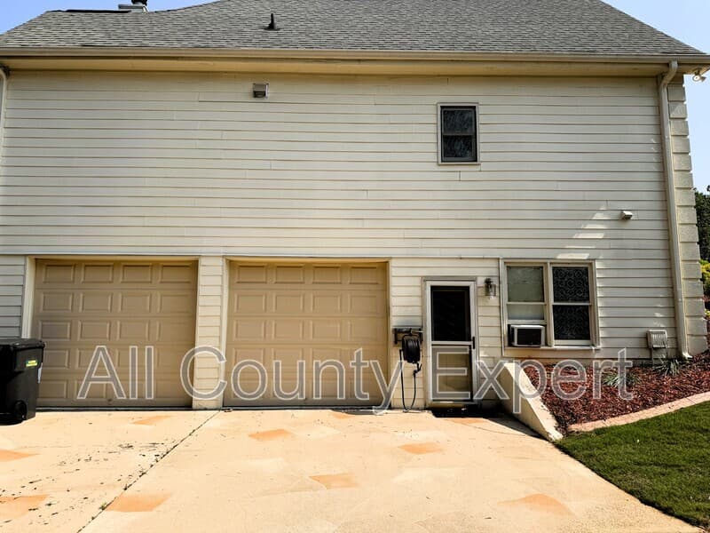 Cumming Condo: 5760 Charleston Lane