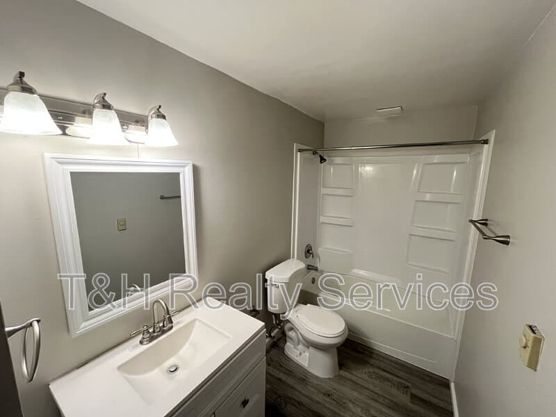 Noblesville Condo: 1152 Evans Avenue