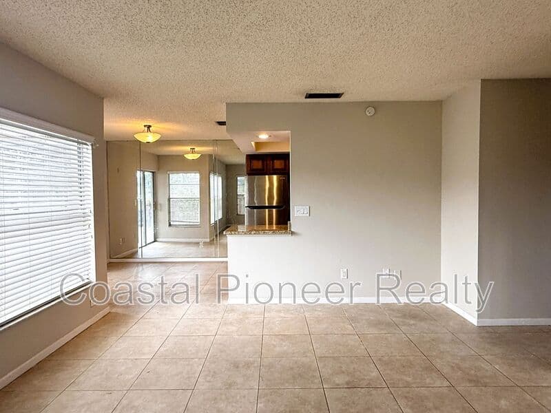Lutz House: 15502 Morning Dr.