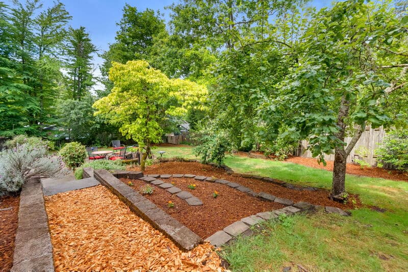 Portland House: 9255 Southwest Boones Ferry Road