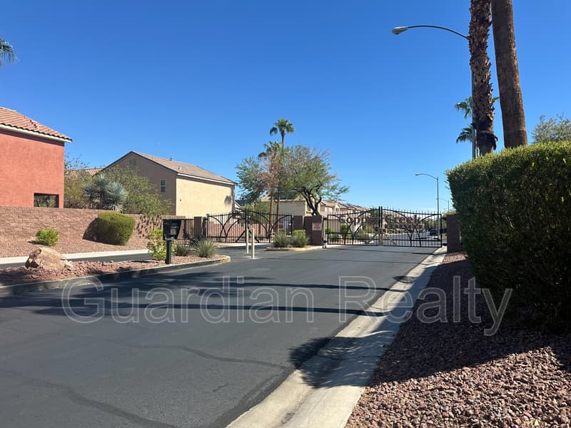 Las Vegas House: 5582 Grinding Rock Way