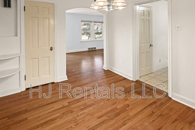 Florissant House: 1305 South New Florissant Road
