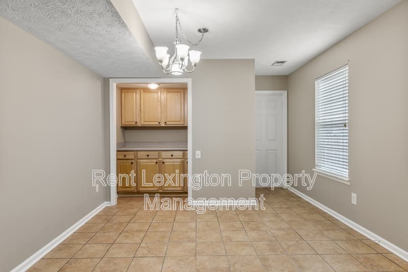 Nicholasville House: 104 North Town Branch Drive