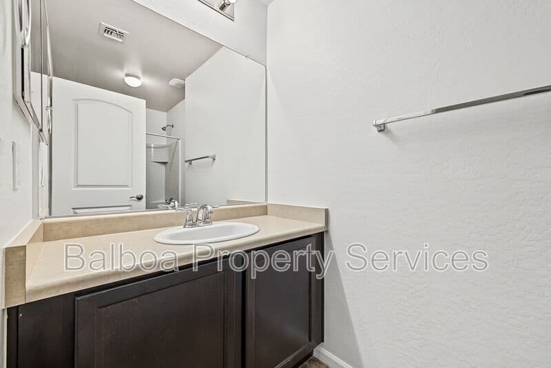Florence House: 6135 E Paradise Ln