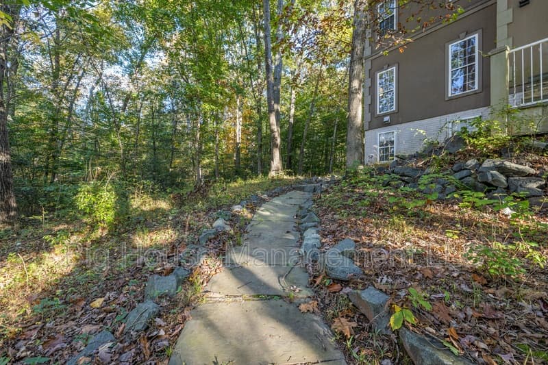 Sterling House: 47284 Grandview Pl