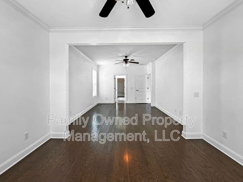 Summerville House: 128 Whaler Ave