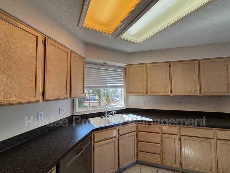 Boise House: 688 S Gamay Ln