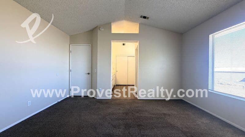 Victorville House: 14601 Pony Trail Rd