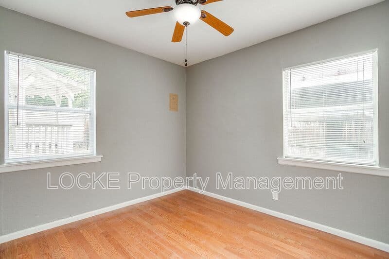 Fort Worth House: 3808 Bryce Ave