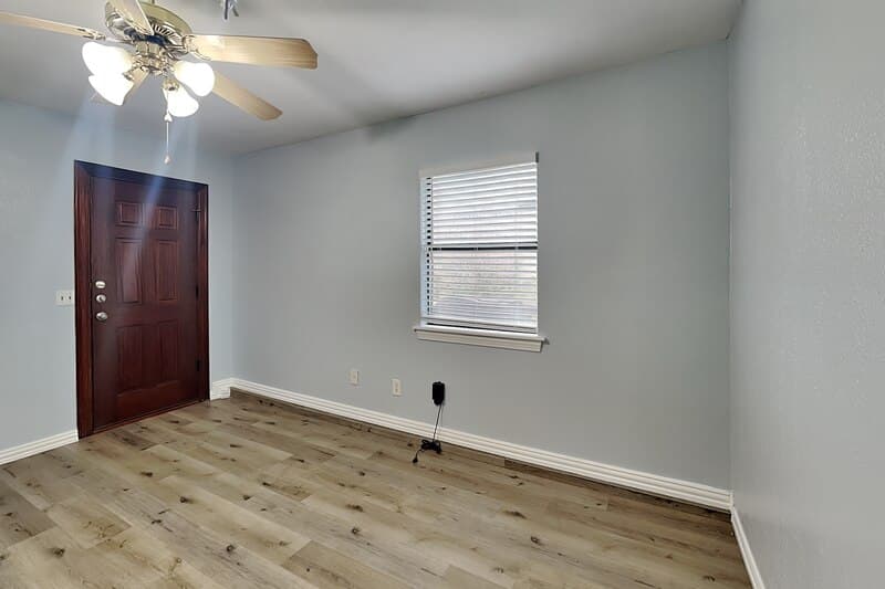 Plano House: 1913 Briarwood Dr