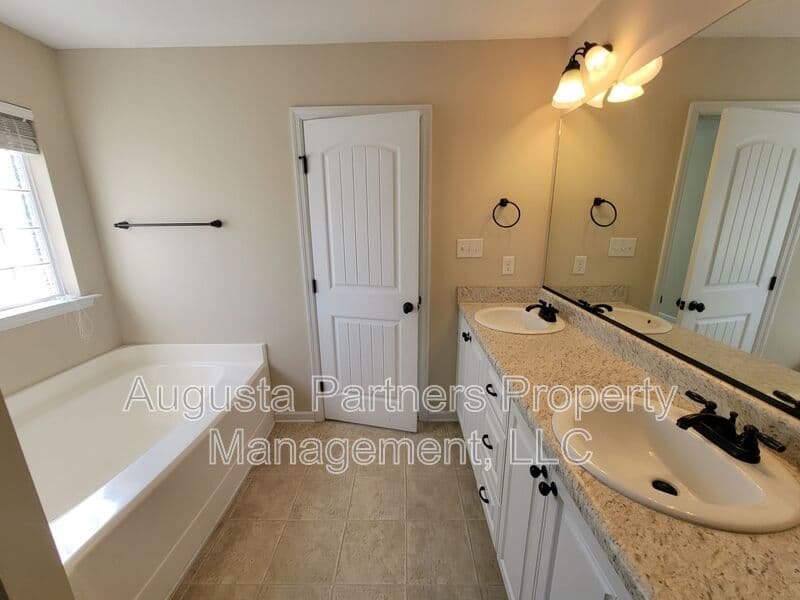 Evans House: 3460 Conifer Trl