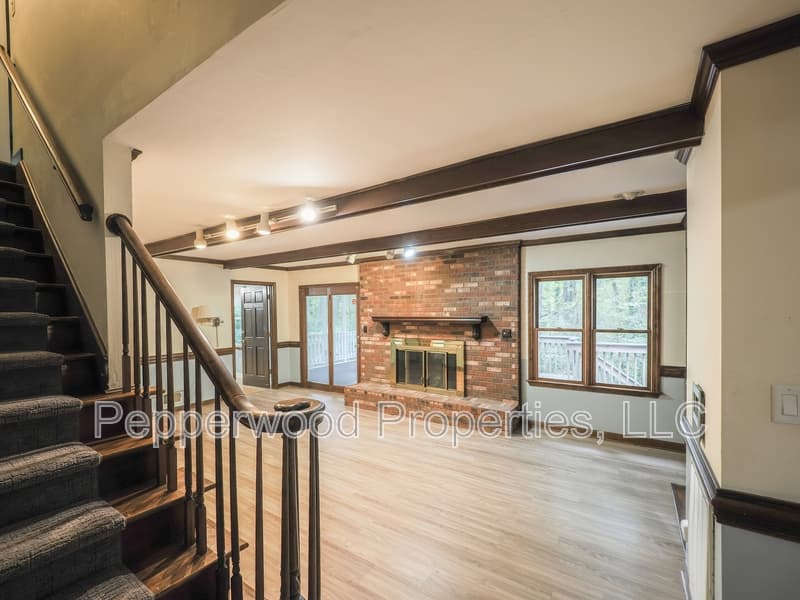 Spartanburg House: 204 Fernbrook Circle