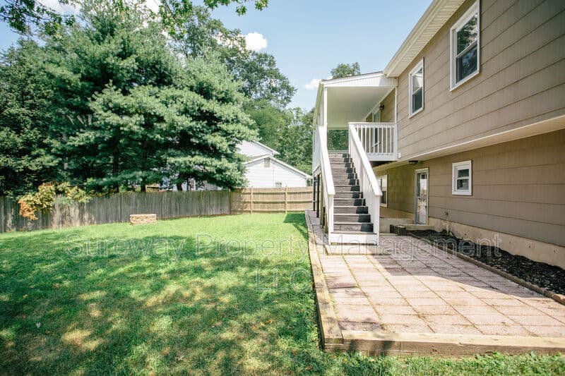 Cherry Hill House: 455 Chapel Ave E