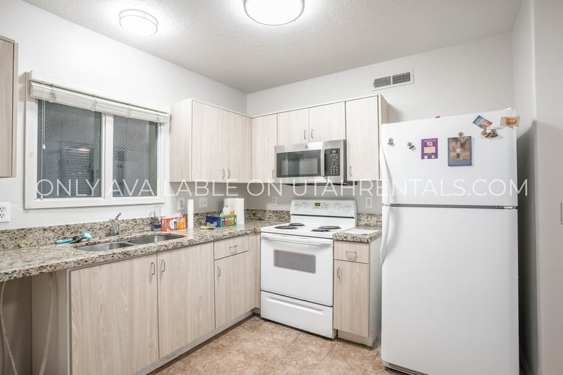 Provo House: 884 E 700 N