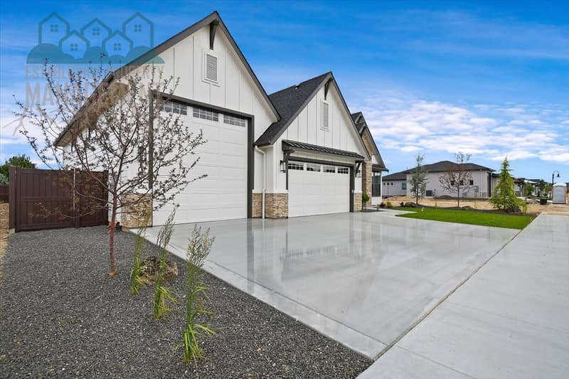 Star House: 10642 West Lothbury Drive