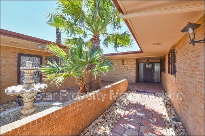 El Paso House: 3030 Aurora Avenue