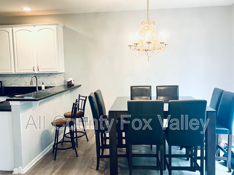 Hoffman Estates Townhome: 6090 Halloran Lane