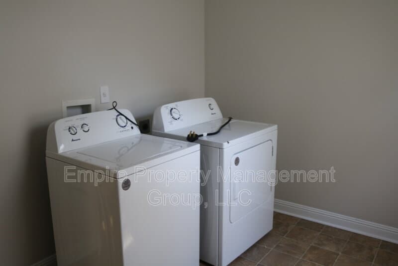 Columbia House: 2728 Kingswood Dr