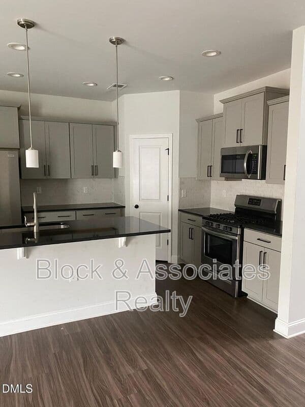 Durham House: 1308 Compass Dr
