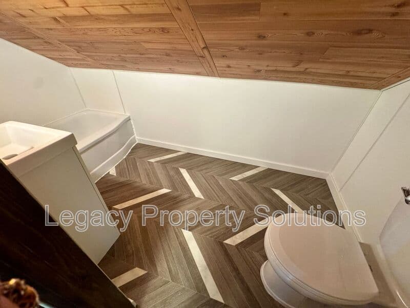 Bismarck House: 612 N 19th St