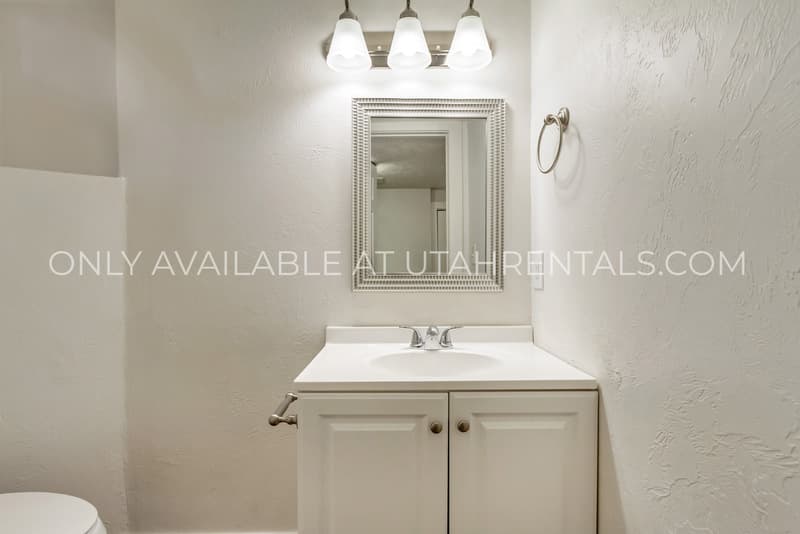 American Fork House: 411 W Main St