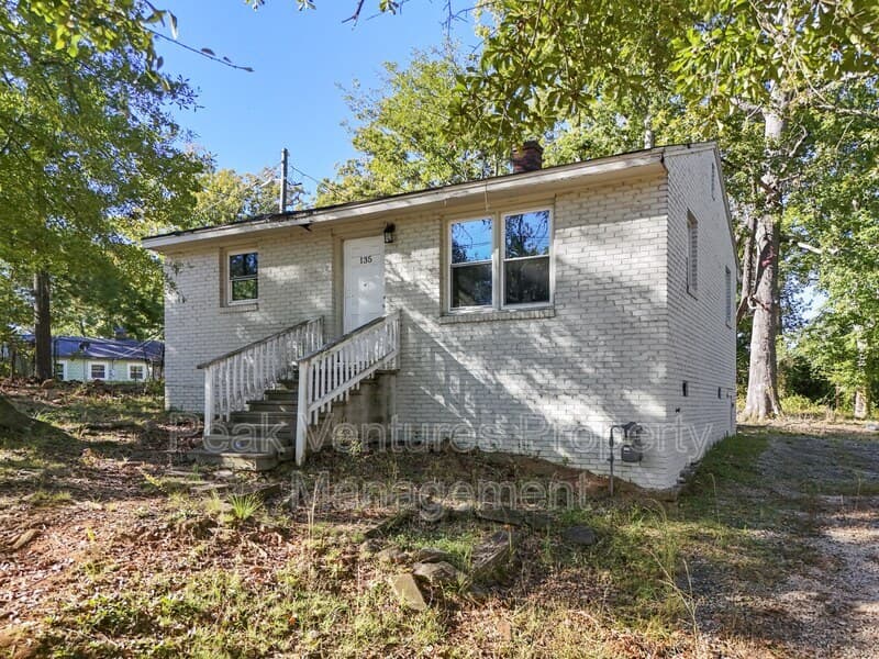Spartanburg House: 135 Westover Dr