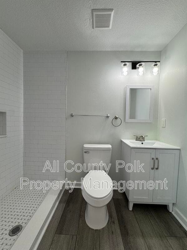 Lakeland House: 1044 W Lime St.