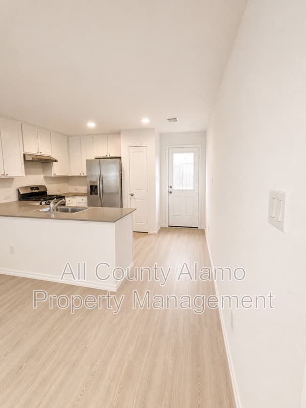 Seguin House: 9258 Honey Mesquite
