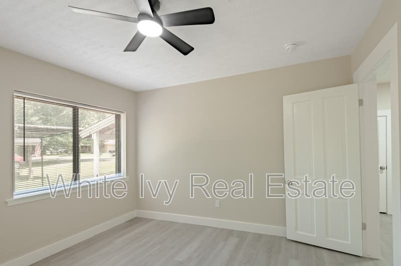 Woodville House: 1107 W Dogwood St