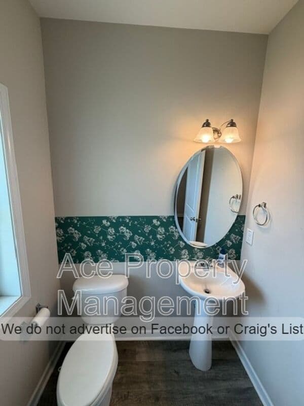 Fayetteville House: 2350 Spinning Wheel Road