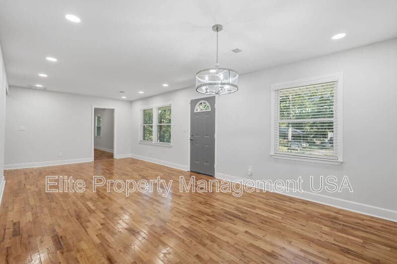 Decatur House: 1395 Dennis Drive