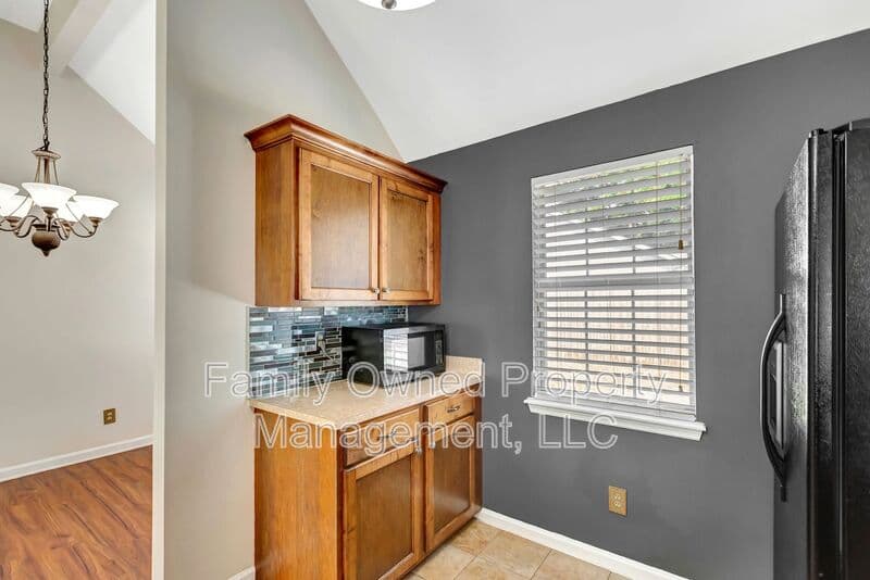 Summerville House: 106 Quest Street