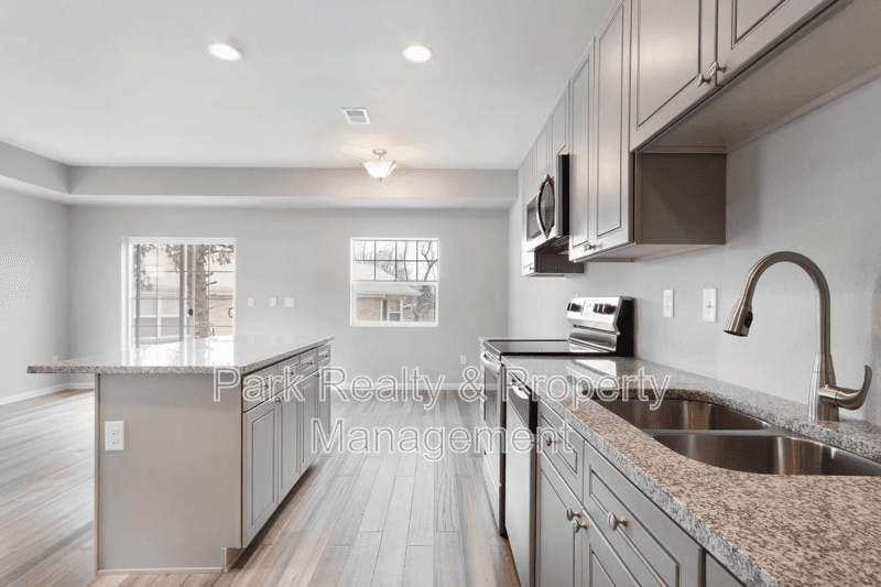 Aurora House: 2631 Sable Blvd