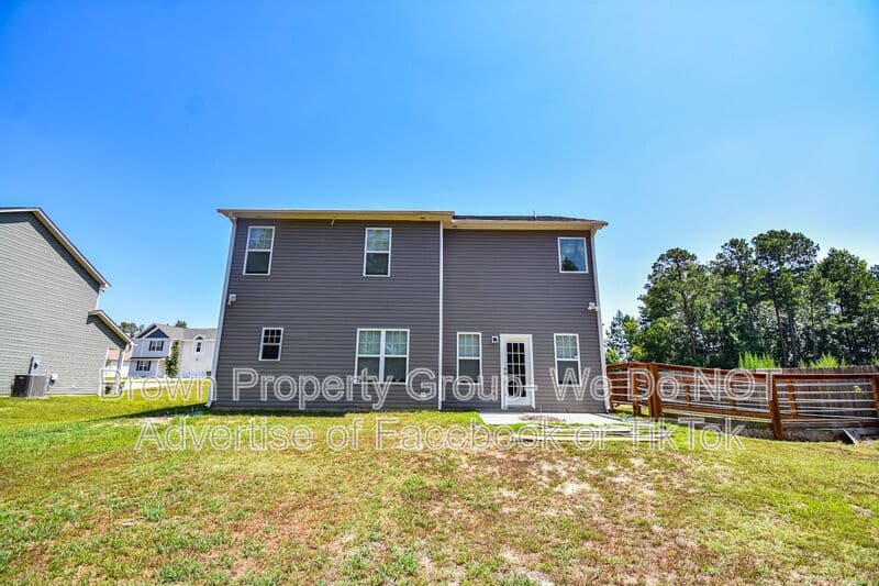 Raeford House: 240 Fieldbrook St