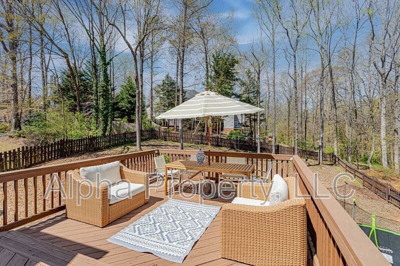 Greer House: 209 Birchleaf Ln