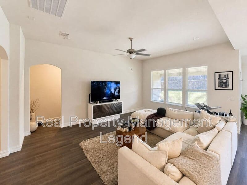 Aubrey House: 2812 Ranger Ln