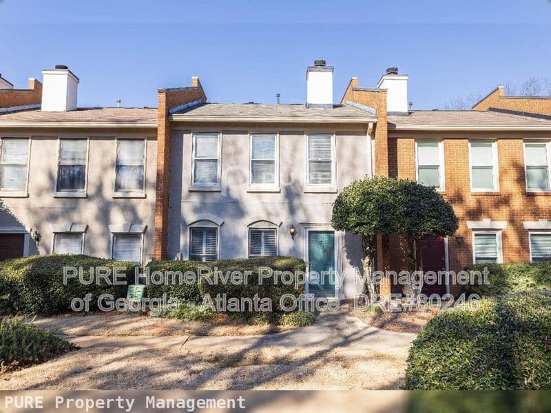 Duluth Townhome: 3554 Knotsberry Ln