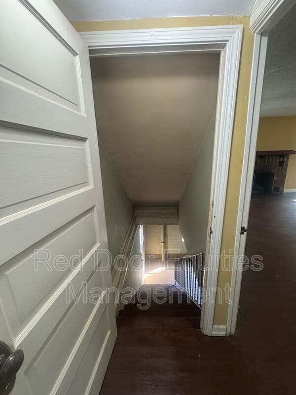 Lancaster House: 911 Angle Street