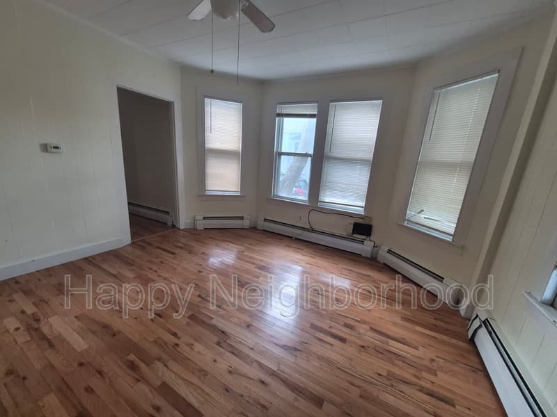 Middletown House: 209 Pearl StreetUnit 2