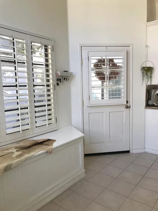 Orange Condo: 700 E Lake Dr