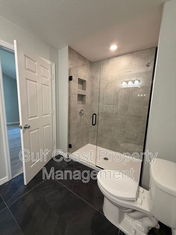 North Port House: 3294 West Price Blvd