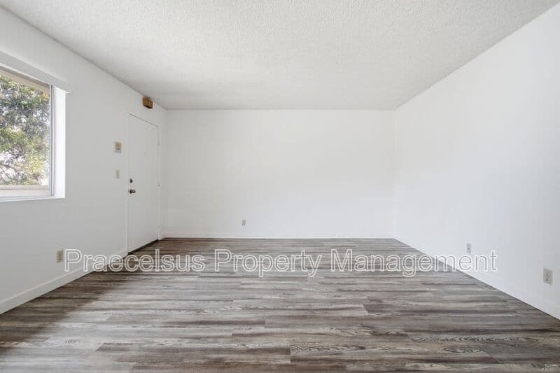Imperial Beach House: 1292 Holly Ave