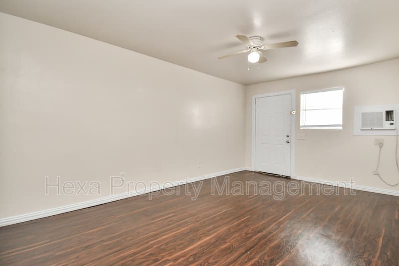 Houston Condo: 4207 Phlox St
