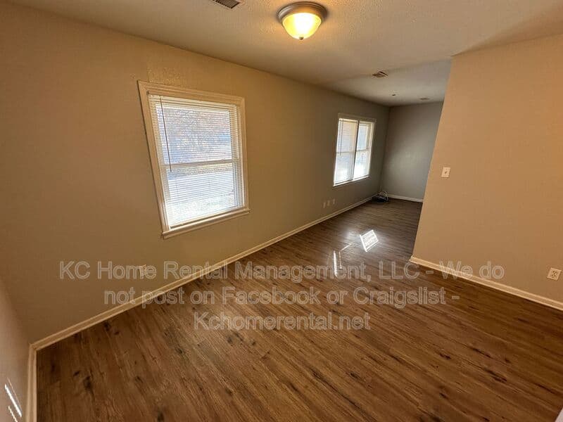 Grandview House: 13428 Spring St.