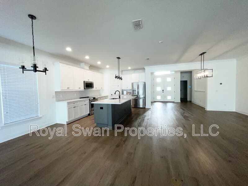 Lakeland House: 929 Clearview Avenue