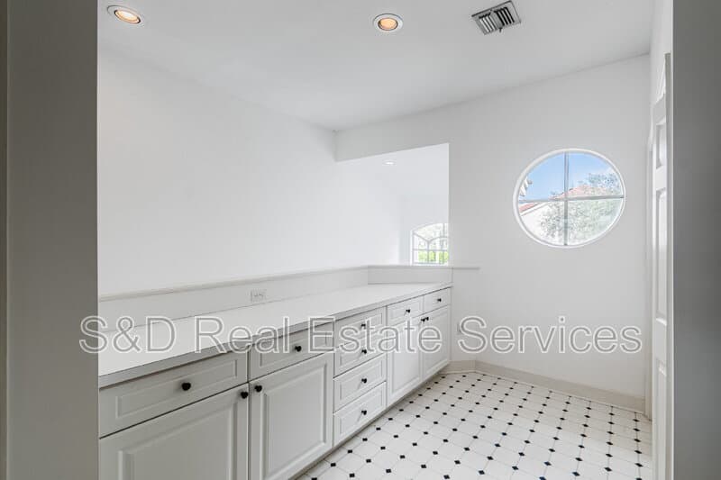 Lakeland Condo: 447 Enclave Place