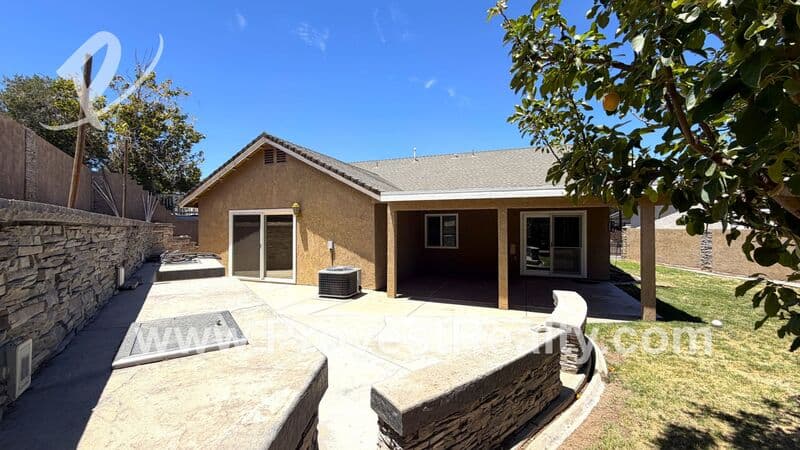 Victorville House: 13675 Ruby Circle