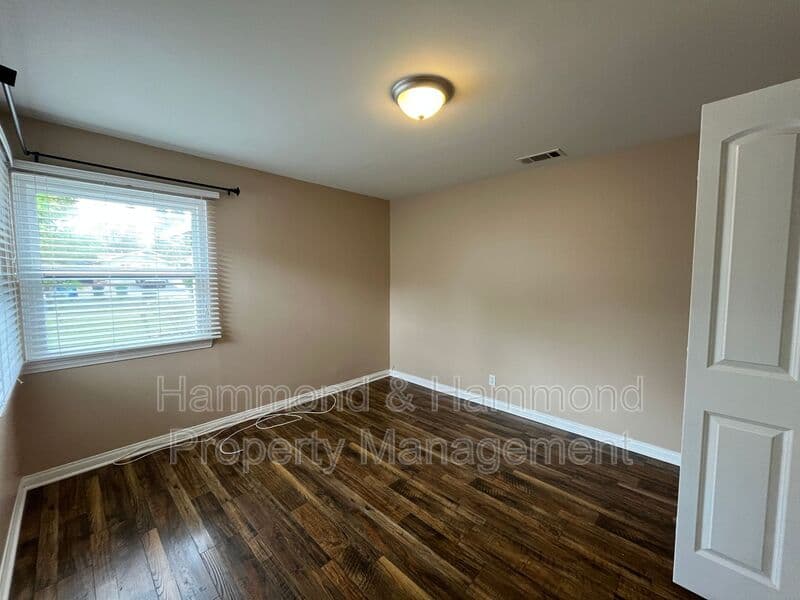 Granada Hills House: 16750 Index St.