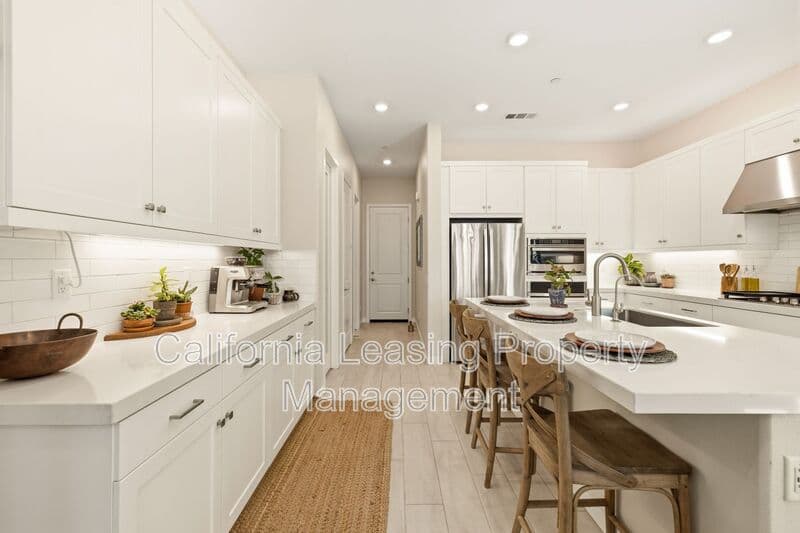 Valencia House: 27233 Red Willow Court