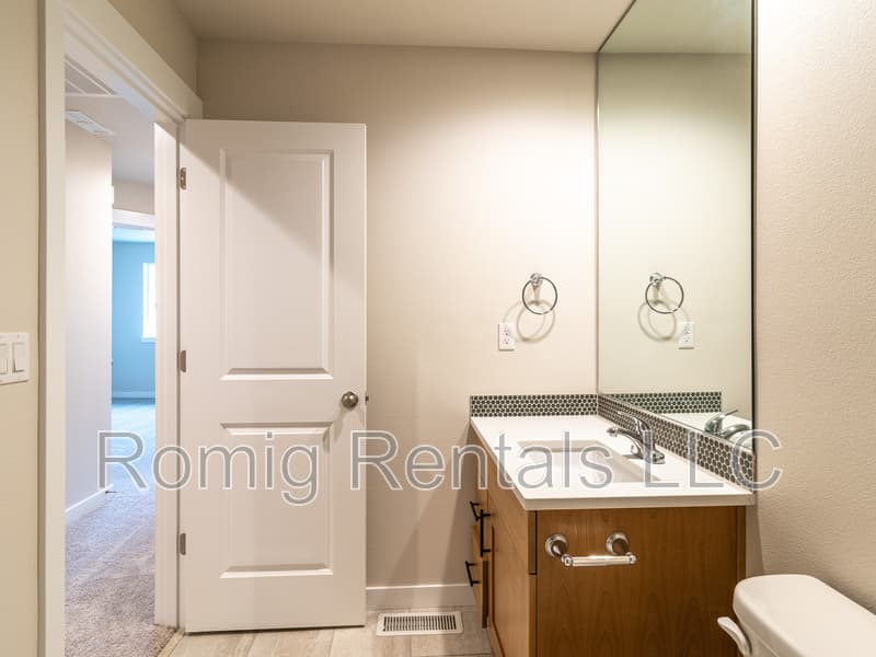 Vancouver House: 18611 Northeast 44th Avenue